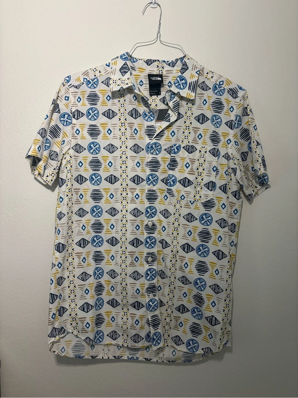 North Face Men’s Baytrail Camp Shirt Short-Sleeve Button-Up, Blue/Yellow Print M